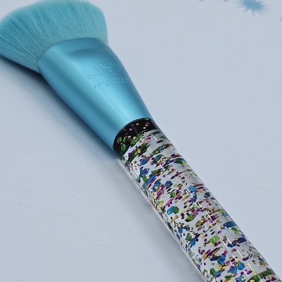 NYX Cosmetics Sprinkle Town Precision Face Brush - Picture 3 of 4